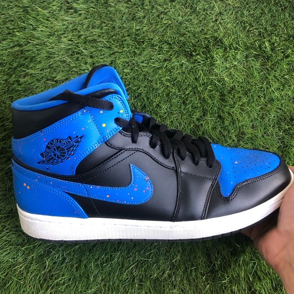 Jordan 1 Mid Royal Paint Splatter
Men’s Size: 12
Very clean. - Picture 1 of 7